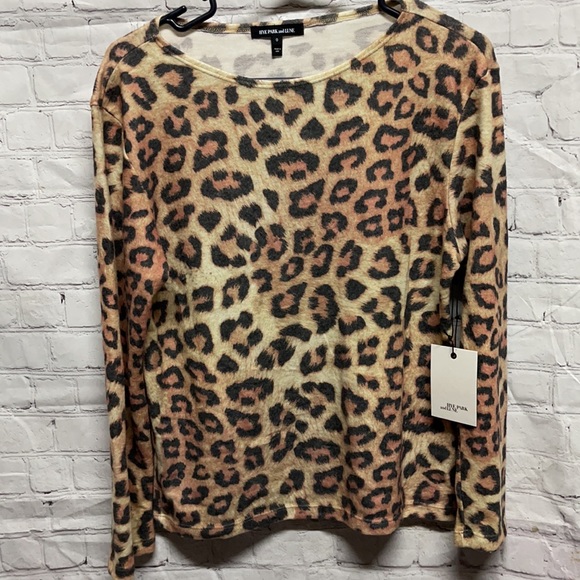 🎉Flash Sale❣️🎉 Hye Park and Lune SOFT Cheetah Top - Picture 1 of 10